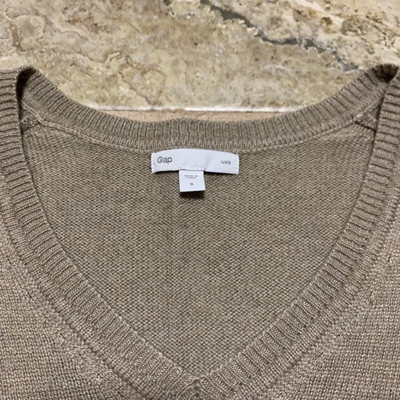 GAP tan Sweater size Small - Picture 3 of 3
